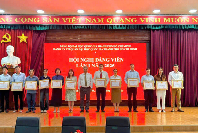 ĐẢNG VIÊN TRUNG TÂM LÝ LUẬN CHÍNH TRỊ ĐHQG-HCM THAM DỰ HỘI NGHỊ ĐẢNG VIÊN LẦN I NĂM 2025