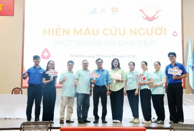 ĐOÀN VIÊN CÔNG ĐOÀN TRUNG TÂM LÝ LUẬN CHÍNH TRỊ  TÍCH CỰC HƯỞNG ỨNG HIẾN MÁU TÌNH NGUYỆN VÌ CỘNG ĐỒNG