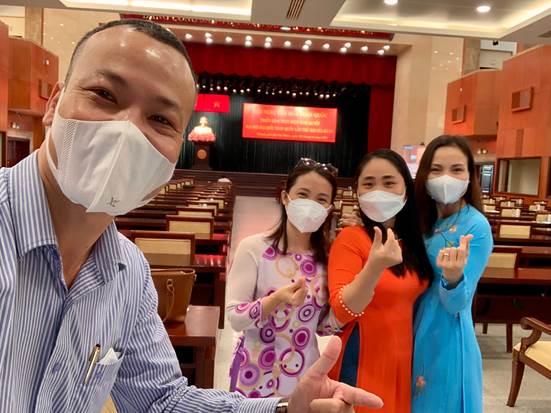 Thầy (Cô) của bộ môn Lý luận chính trị, Khoa Chính trị - Hành chính tham dự Hội nghị trực tuyến tại Hội trường Thành ủy TPHCM